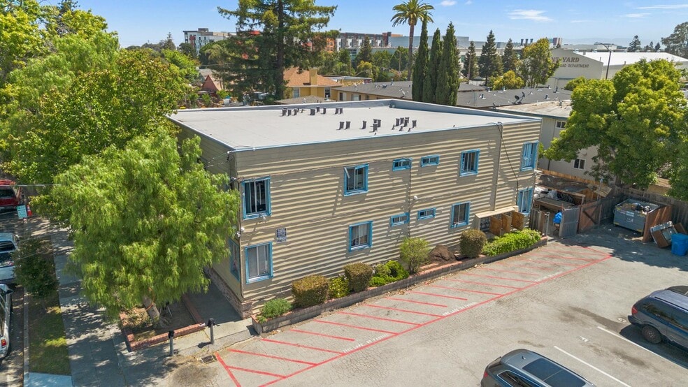 736 Cedar St, Redwood City, CA à vendre - Photo du bâtiment - Image 1 de 30