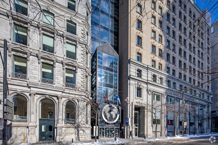 747 Rue Du Square-Victoria, Montréal, QC à louer - Photo principale - Image 1 de 3