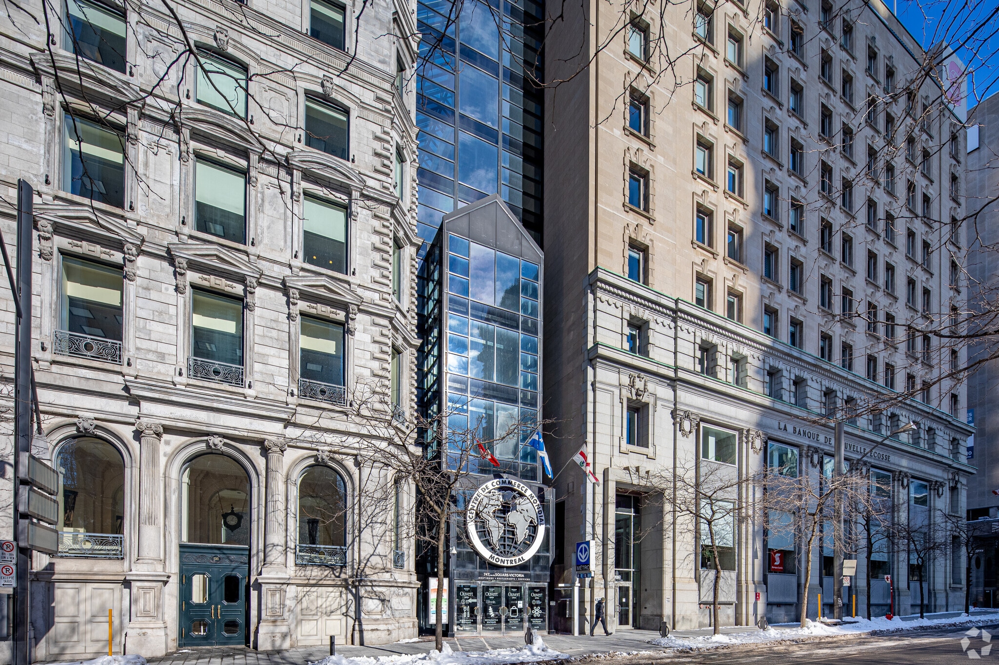 747 Rue Du Square-Victoria, Montréal, QC for lease Primary Photo- Image 1 of 4