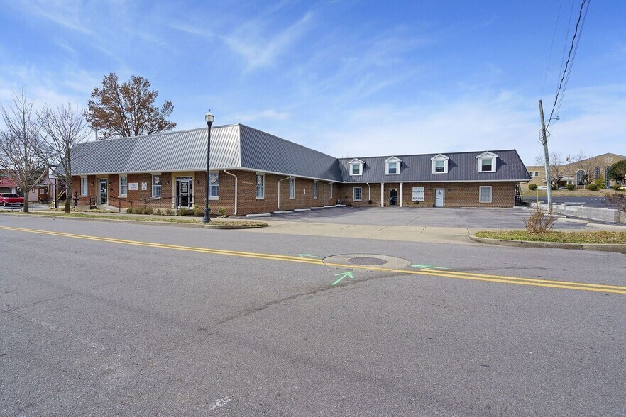 607 Locust St, Springfield, TN à vendre - Photo du bâtiment - Image 1 de 6