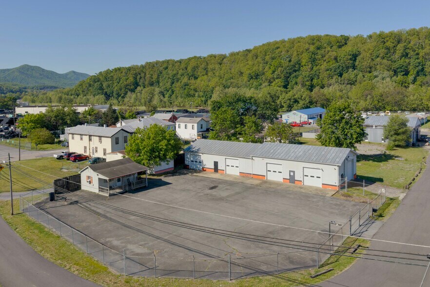 510 W 28th St, Buena Vista, VA à vendre - Photo du bâtiment - Image 1 de 27