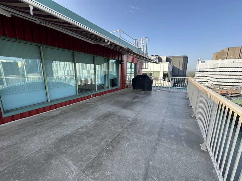 141 Dundas St, London, ON à louer - Photo du bâtiment - Image 3 de 4