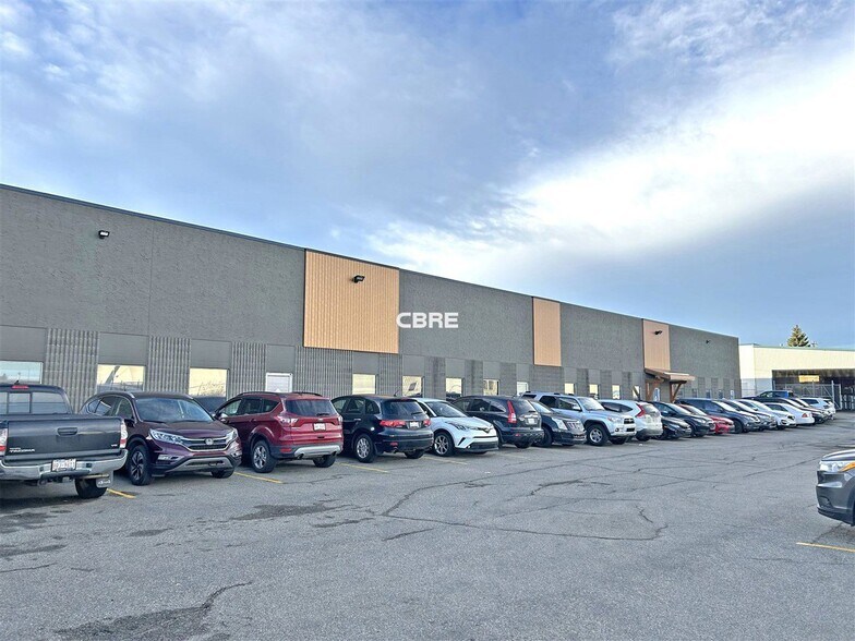 Freedstanding BGE Building portefeuille de 2 propriétés à vendre sur LoopNet.ca - Photo du bâtiment - Image 2 de 3