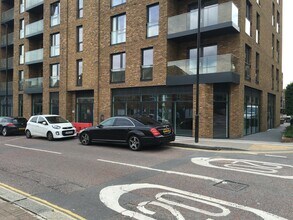 Plough Way, Londres à louer Photo du bâtiment- Image 2 de 4