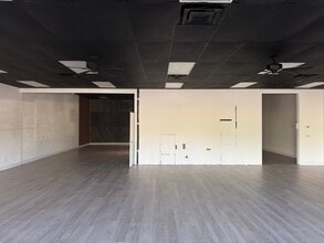 650 Goodlette-Frank Rd N, Naples, FL for lease Interior Photo- Image 1 of 2