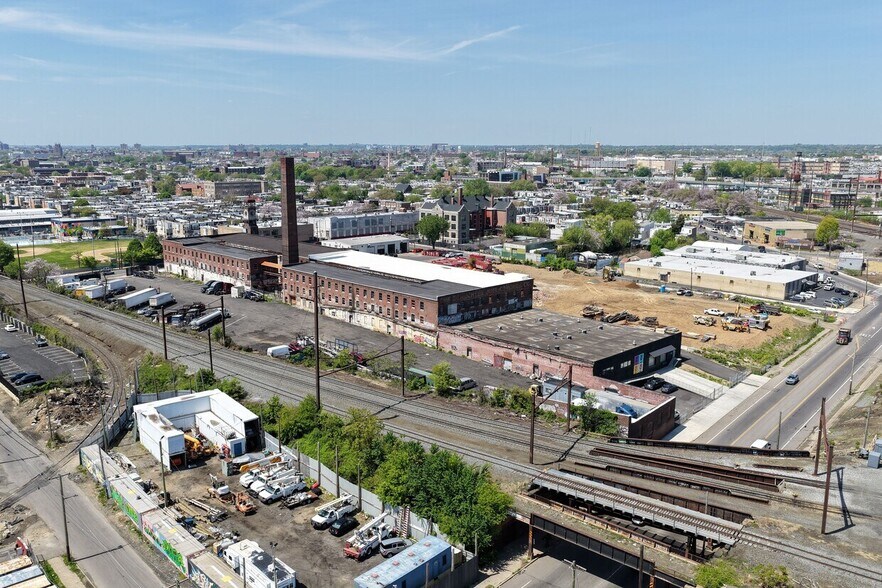 2155 Castor Ave, Philadelphia, PA à louer - Photo du bâtiment - Image 2 de 13