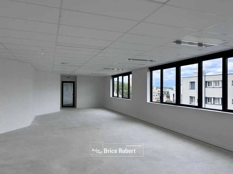 Office in Tassin-la-Demi-Lune for sale - Building Photo - Image 3 of 18