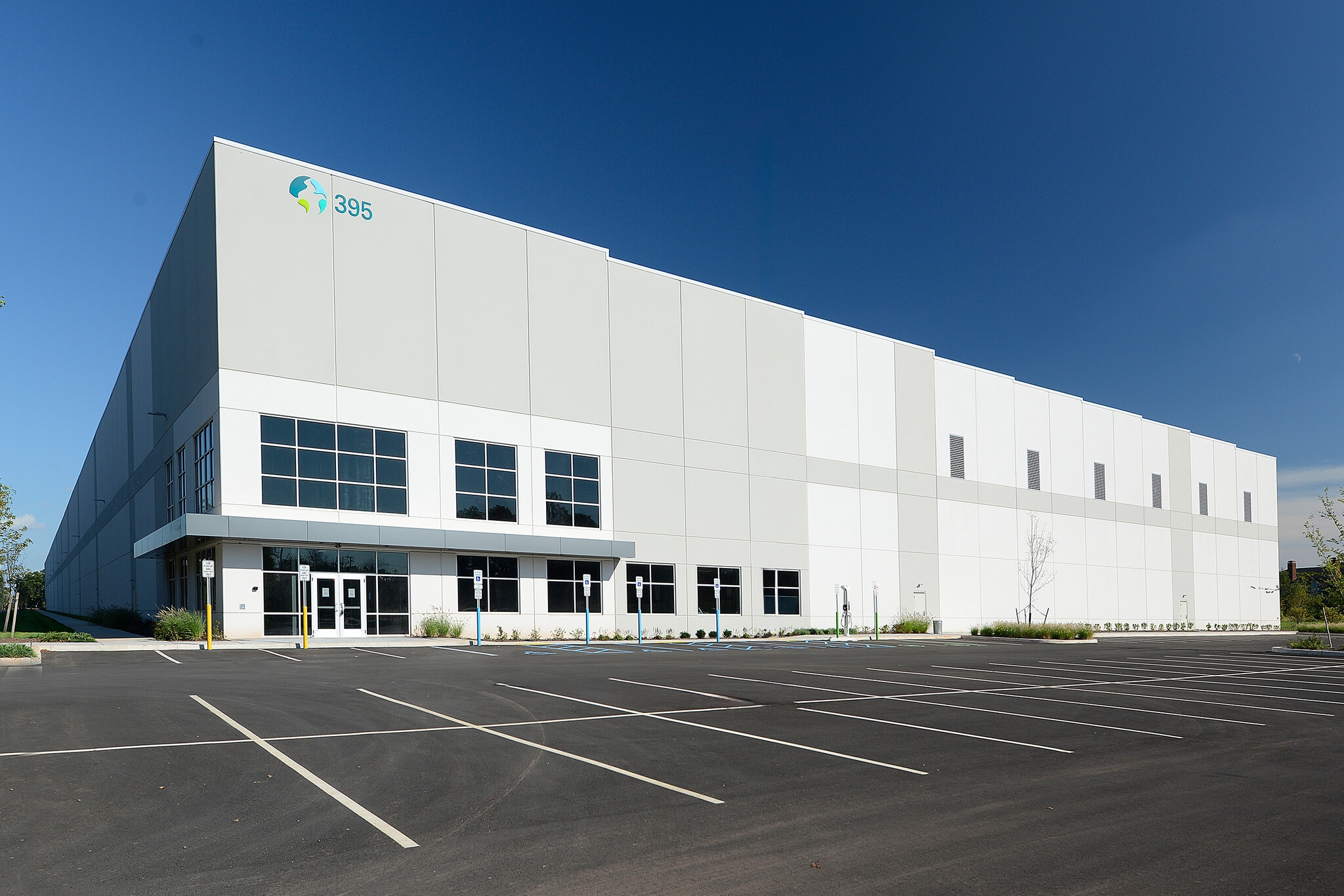 395 Elizabeth Ave, Somerset, NJ for lease Primary Photo- Image 1 of 17