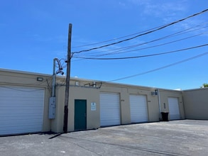 4530-4534 NE 11th Ave, Oakland Park, FL à louer Photo intérieure- Image 2 de 2