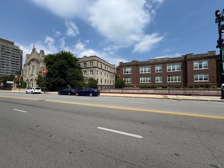 1000 47th St, Chicago, IL à vendre - Photo du bâtiment - Image 2 de 10