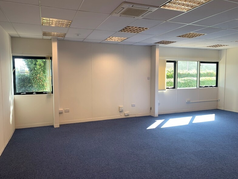 1-3 Bond Ave, Milton Keynes for lease - Building Photo - Image 3 of 15