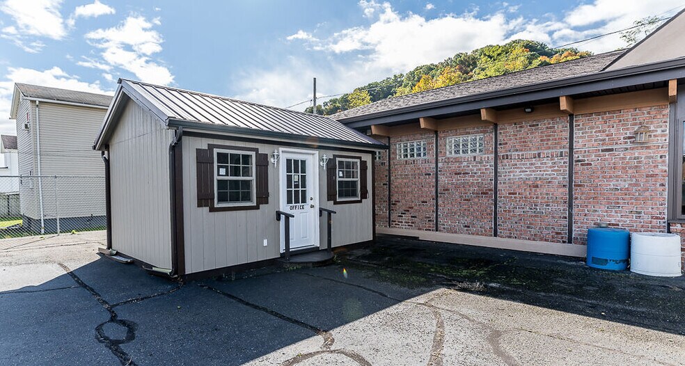 400 Erie Ave, Aliquippa, PA à vendre - Photo du bâtiment - Image 3 de 5