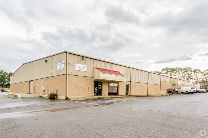 8100 Scott Hamilton Dr, Little Rock, AR à louer - Photo du bâtiment - Image 2 de 34