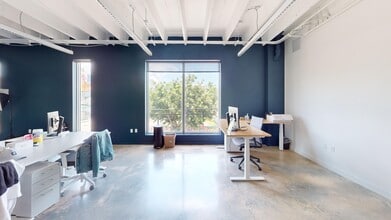 2214 NW 1st Plz, Miami, FL for lease Interior Photo- Image 2 of 11