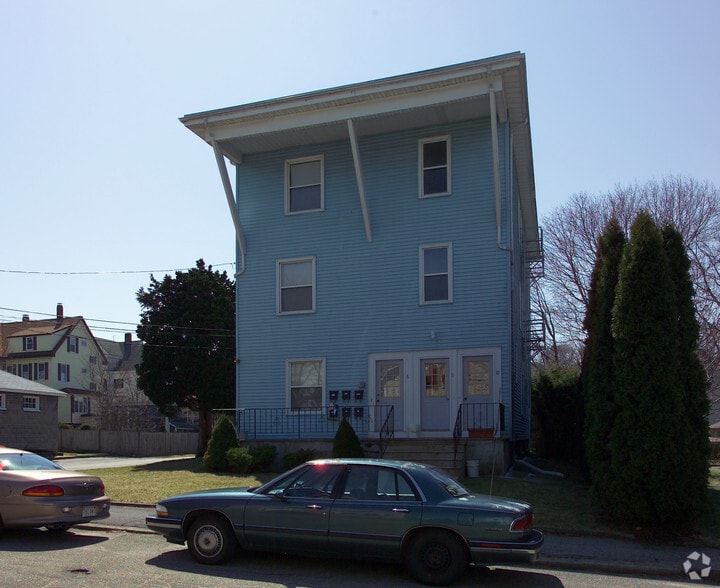 10 Exeter St, Taunton, MA à vendre - Photo du bâtiment - Image 3 de 5