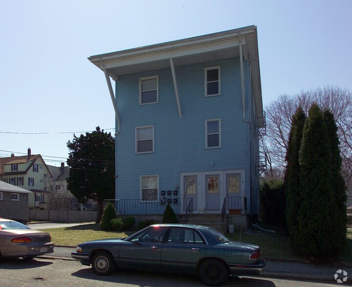 10 Exeter St, Taunton, MA à vendre - Photo du bâtiment - Image 3 de 5