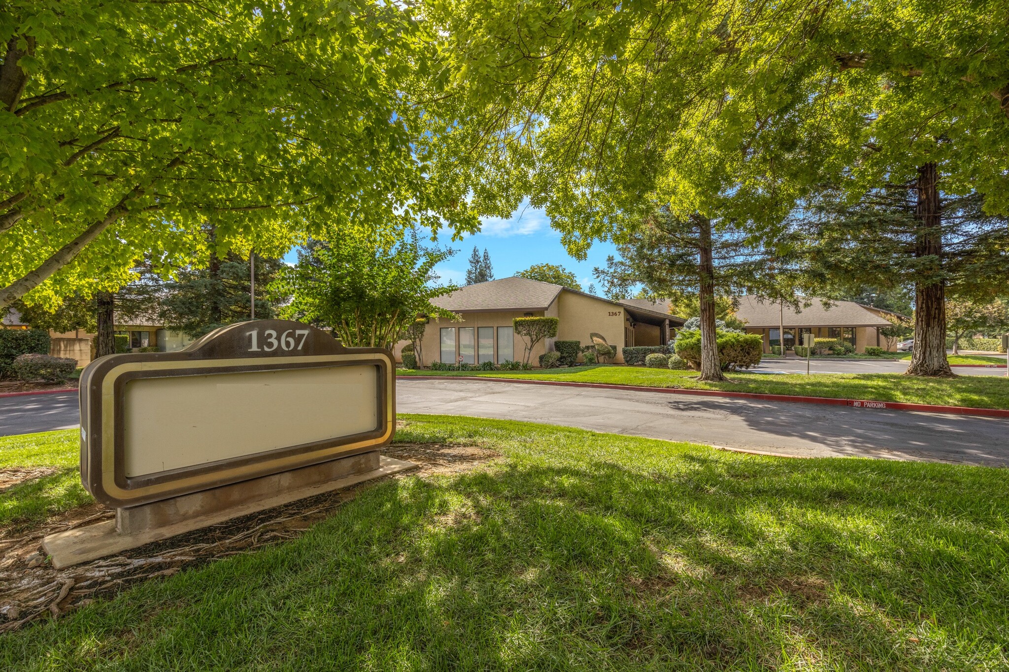 1367 E Lassen Ave, Chico, CA à vendre Photo du bâtiment- Image 1 de 54