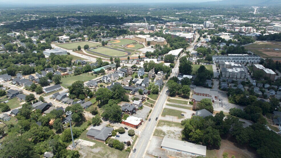 720 Augusta St, Greenville, SC à vendre - Photo du bâtiment - Image 2 de 10