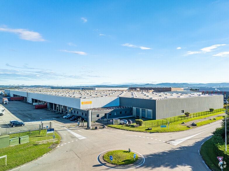 27 Avenue Des Arrivaux, Saint-Quentin-Fallavier for lease - Primary Photo - Image 1 of 2