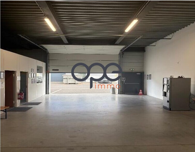 Industrial in Villeneuve-la-Garenne for lease - Interior Photo - Image 2 of 3