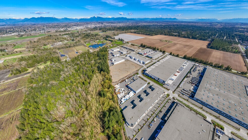 19035 38 Av, Surrey, BC à vendre - Photo du bâtiment - Image 3 de 5