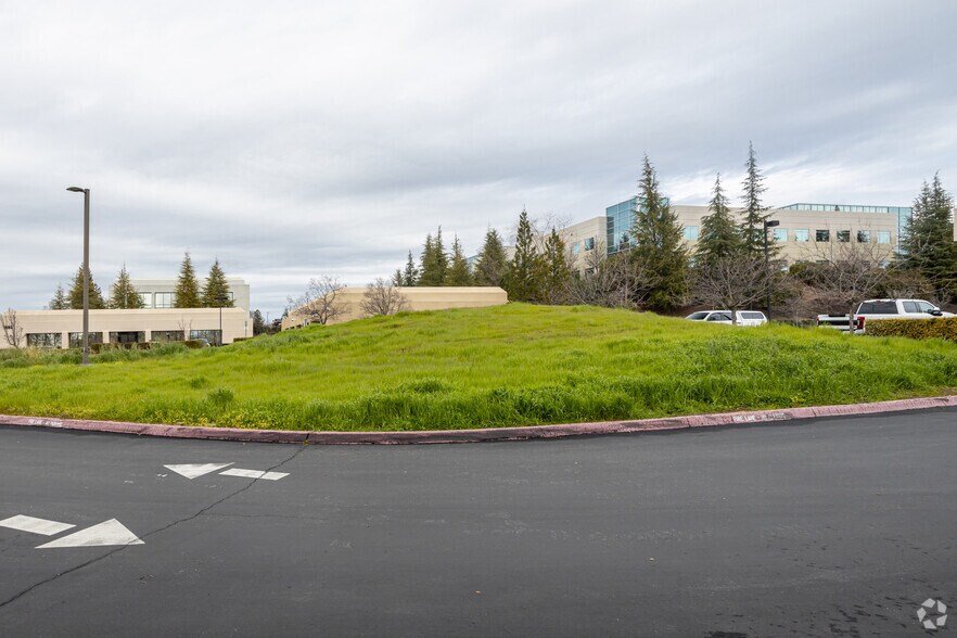 2221A Douglas Blvd, Roseville, CA à louer - Photo du bâtiment - Image 2 de 2