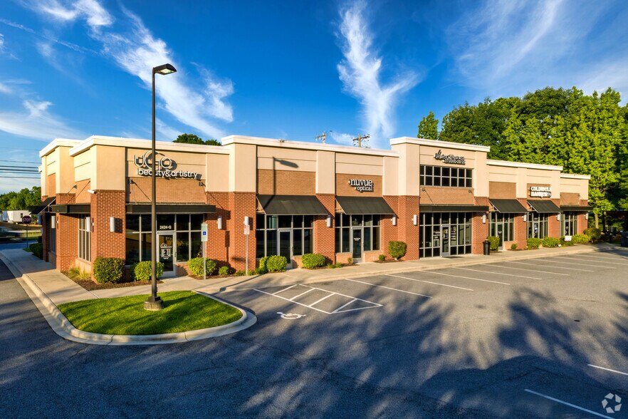 2424 W Mallard Creek Church Rd, Charlotte, NC à louer - Photo principale - Image 1 de 8
