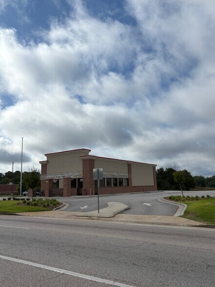 138 Commerce Ave, Lagrange, GA à vendre - Photo du bâtiment - Image 3 de 14