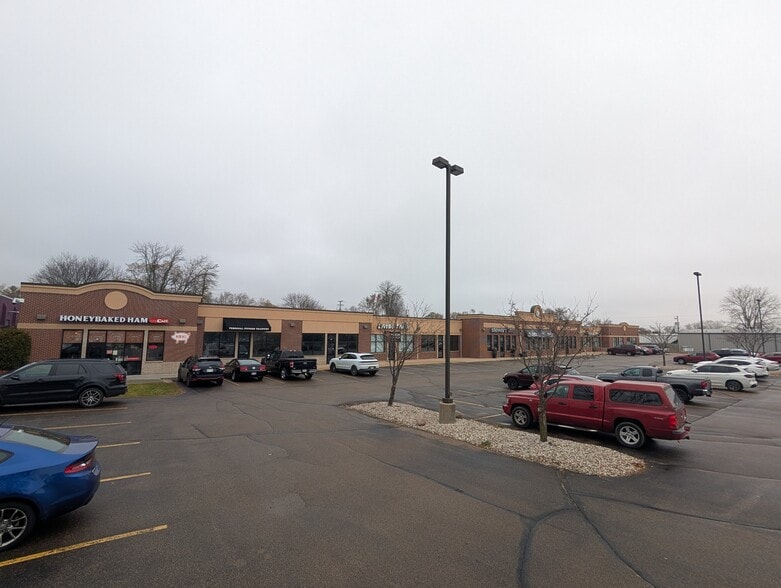 1000 W Wisconsin Ave, Appleton, WI for lease - Building Photo - Image 1 of 19