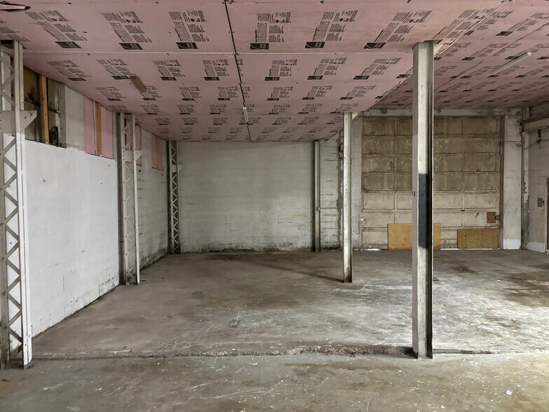 G4070 S Dort Hwy, Burton, MI à louer - Photo intérieure - Image 2 de 3