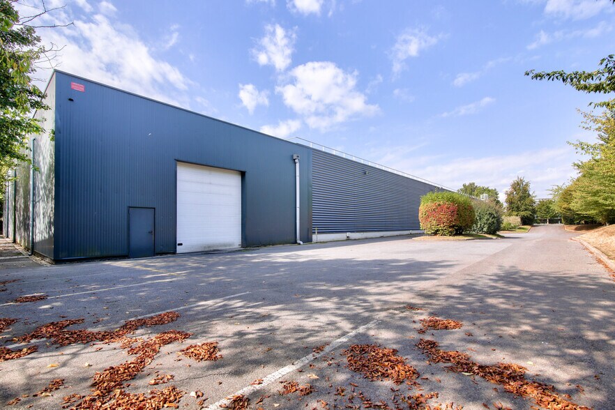 Flex in Tremblay-en-France for lease - Building Photo - Image 2 of 4