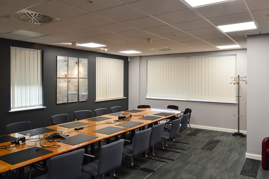 Breckland, Milton Keynes à vendre - Photo du bâtiment - Image 2 de 6