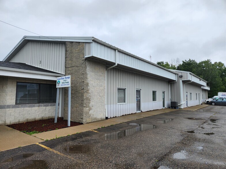 8240-8244 Embury Rd, Grand Blanc, MI à vendre - Photo du bâtiment - Image 3 de 4