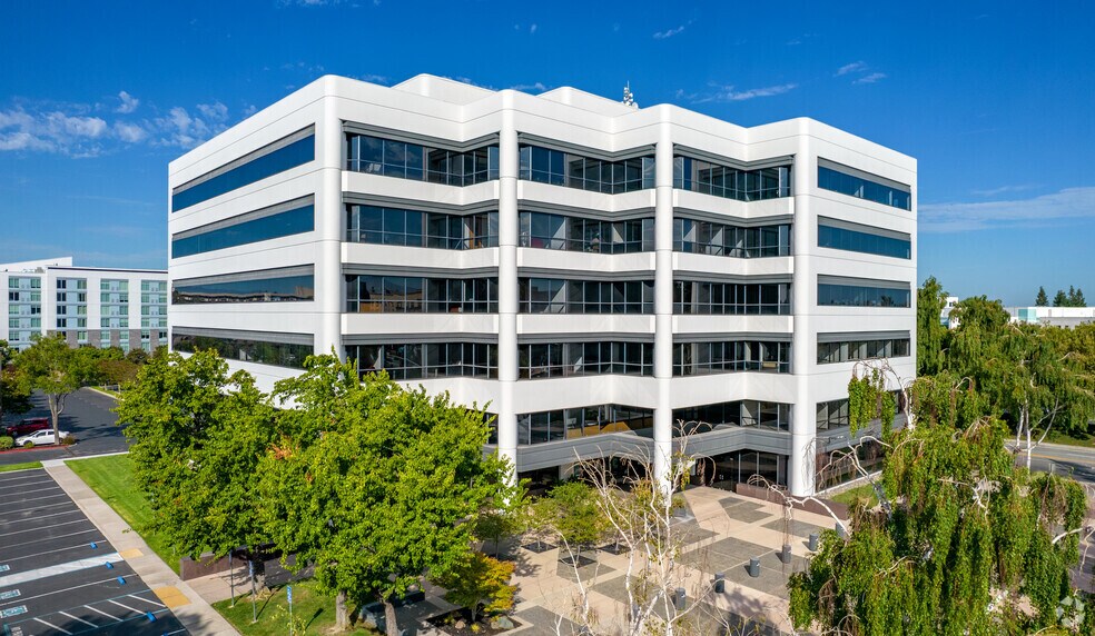 2107 N 1st St, San Jose, CA à louer - Photo du bâtiment - Image 3 de 5