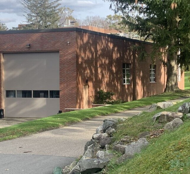 55 Ryder Rd, Maryknoll, NY à louer - Photo du bâtiment - Image 3 de 5