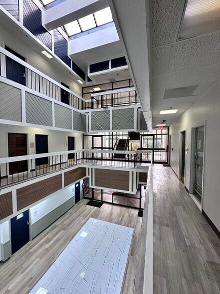 4319 Covington Hwy, Decatur, GA à louer - Photo du bâtiment - Image 3 de 14