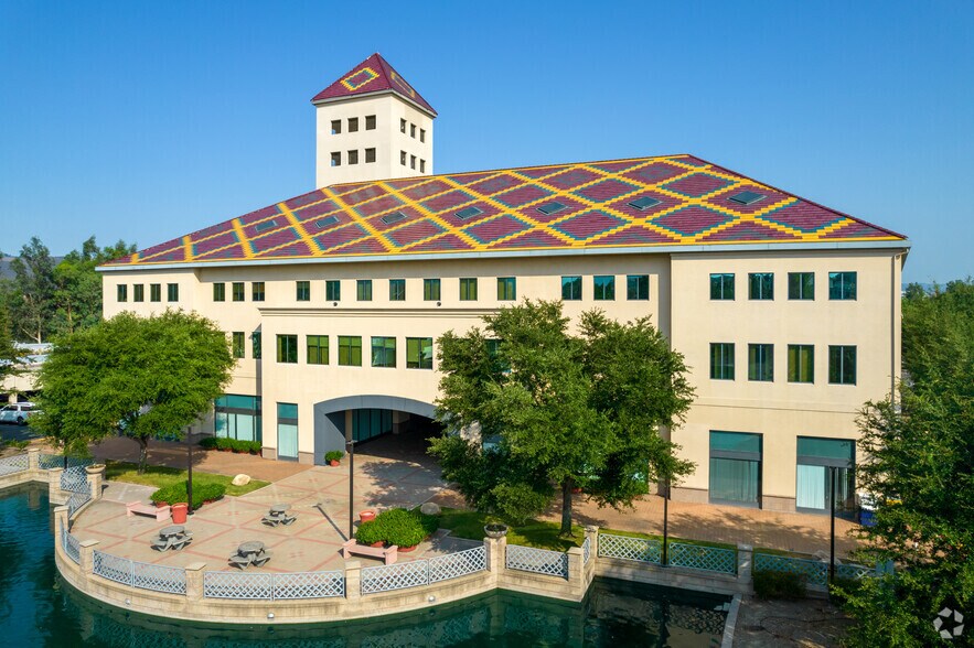 27393 Ynez Rd, Temecula, CA à louer - Photo du bâtiment - Image 2 de 10