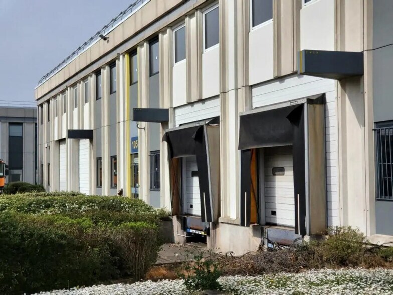 Flex in Gennevilliers for lease - Building Photo - Image 1 of 5