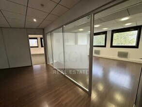 Office in Lyon for sale Interior Photo- Image 2 of 9