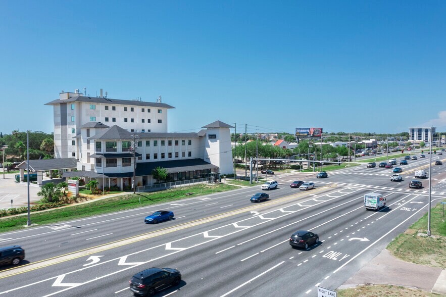 2435-2437 US Highway 19, Holiday, FL à louer - Photo du bâtiment - Image 2 de 26