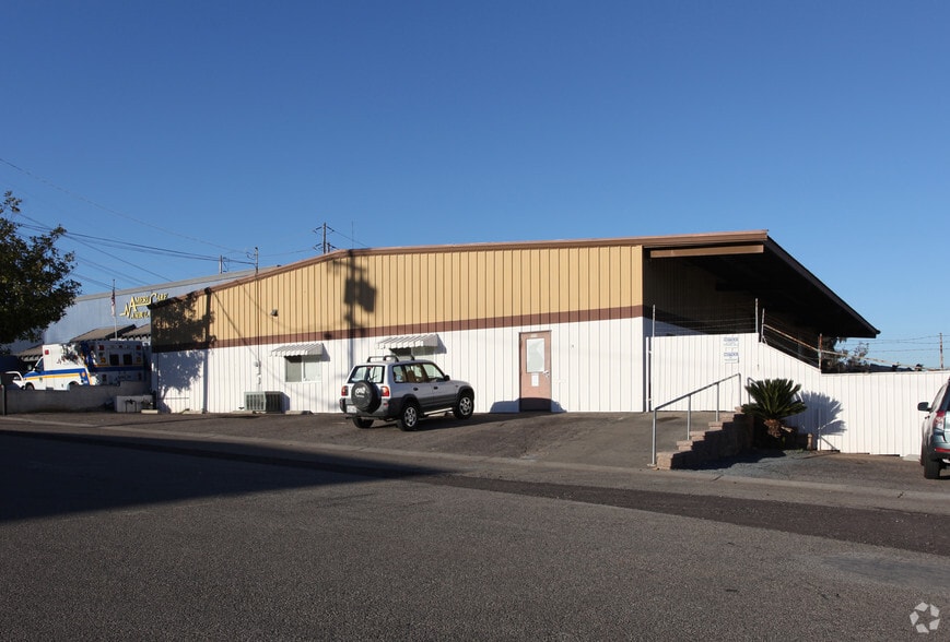 1916 Commercial St, Escondido, CA for lease - Building Photo - Image 2 of 4