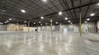 10200-10212 Metropolitan Dr, Austin, TX for lease Interior Photo- Image 2 of 7