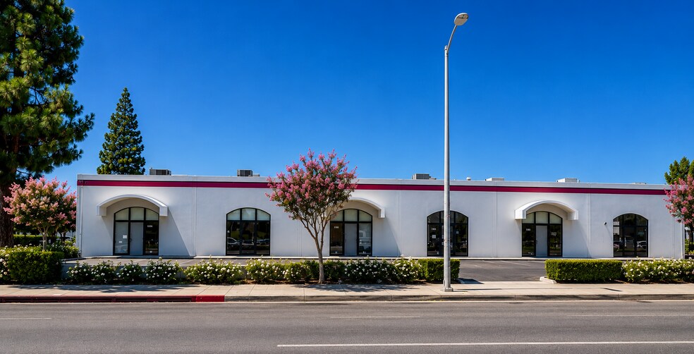 9035 Eton Ave, Canoga Park, CA à louer - Photo du bâtiment - Image 2 de 20