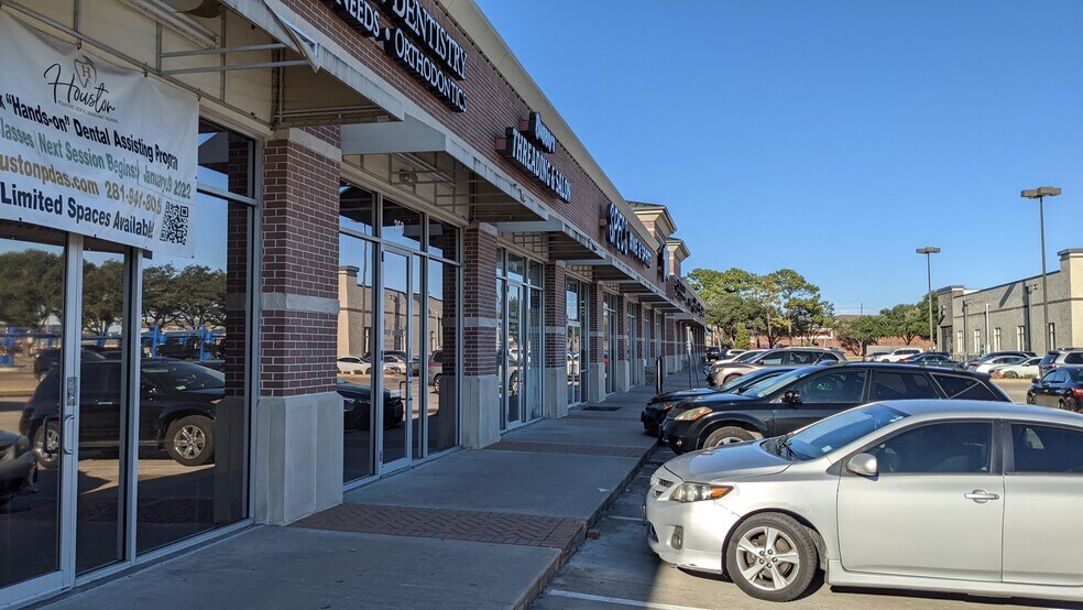 8955 N Hwy 6, Houston, TX à louer - Photo du bâtiment - Image 3 de 4