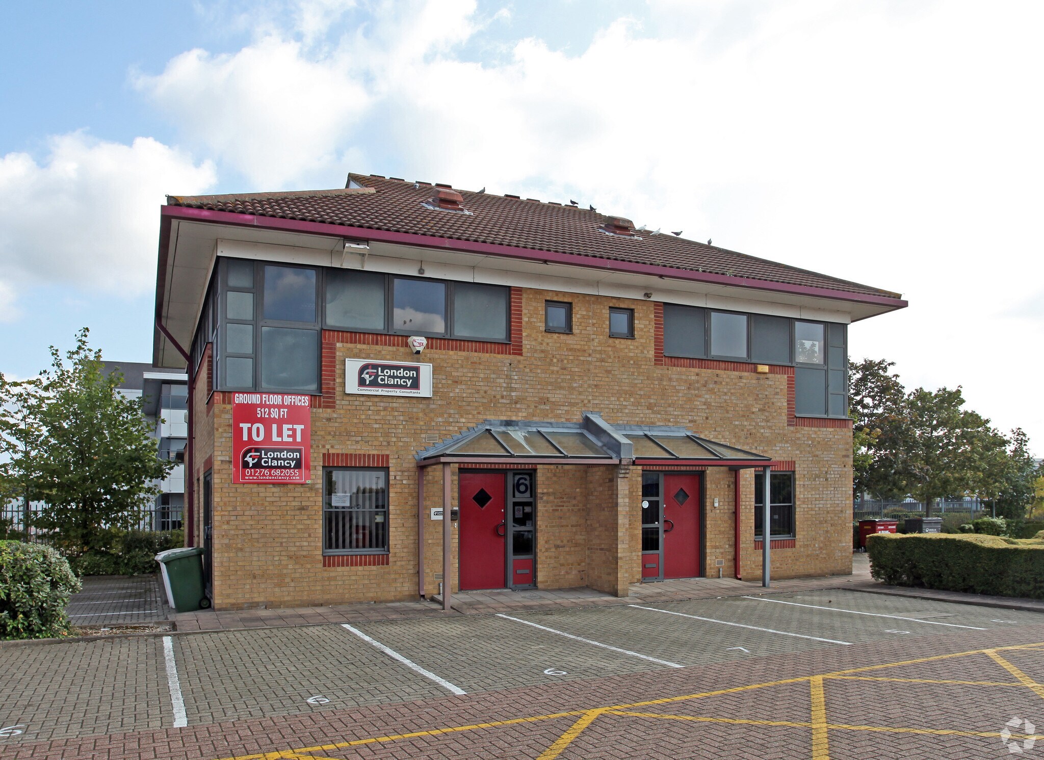 Tuscam Way, Camberley à louer Photo principale- Image 1 de 10