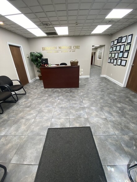 1200 Hempstead Tpke, Franklin Square, NY for sale - Lobby - Image 3 of 16