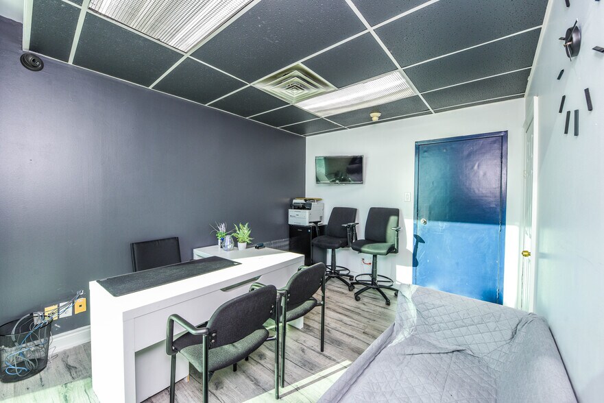 1300 Steeles Ave E, Brampton, ON for lease - Building Photo - Image 2 of 15