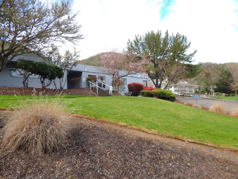 272 Medical Loop, Roseburg, OR à louer - Photo du bâtiment - Image 2 de 62
