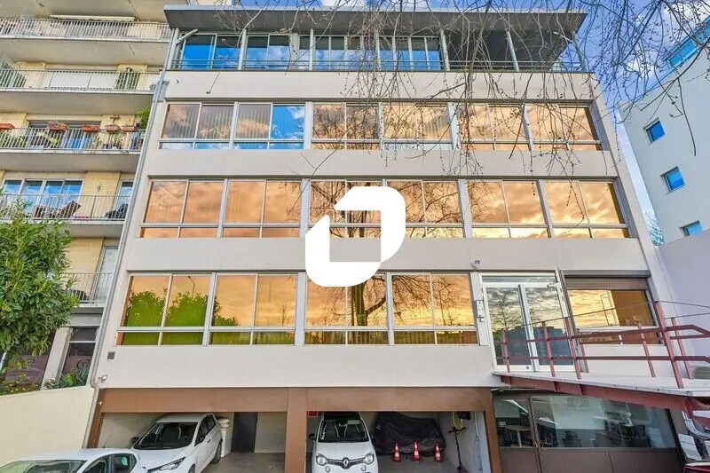 Office in Courbevoie for sale Building Photo- Image 1 of 15