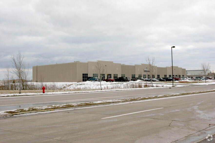 4505-4515 S Taylor Dr, Sheboygan, WI à louer - Photo du bâtiment - Image 2 de 13